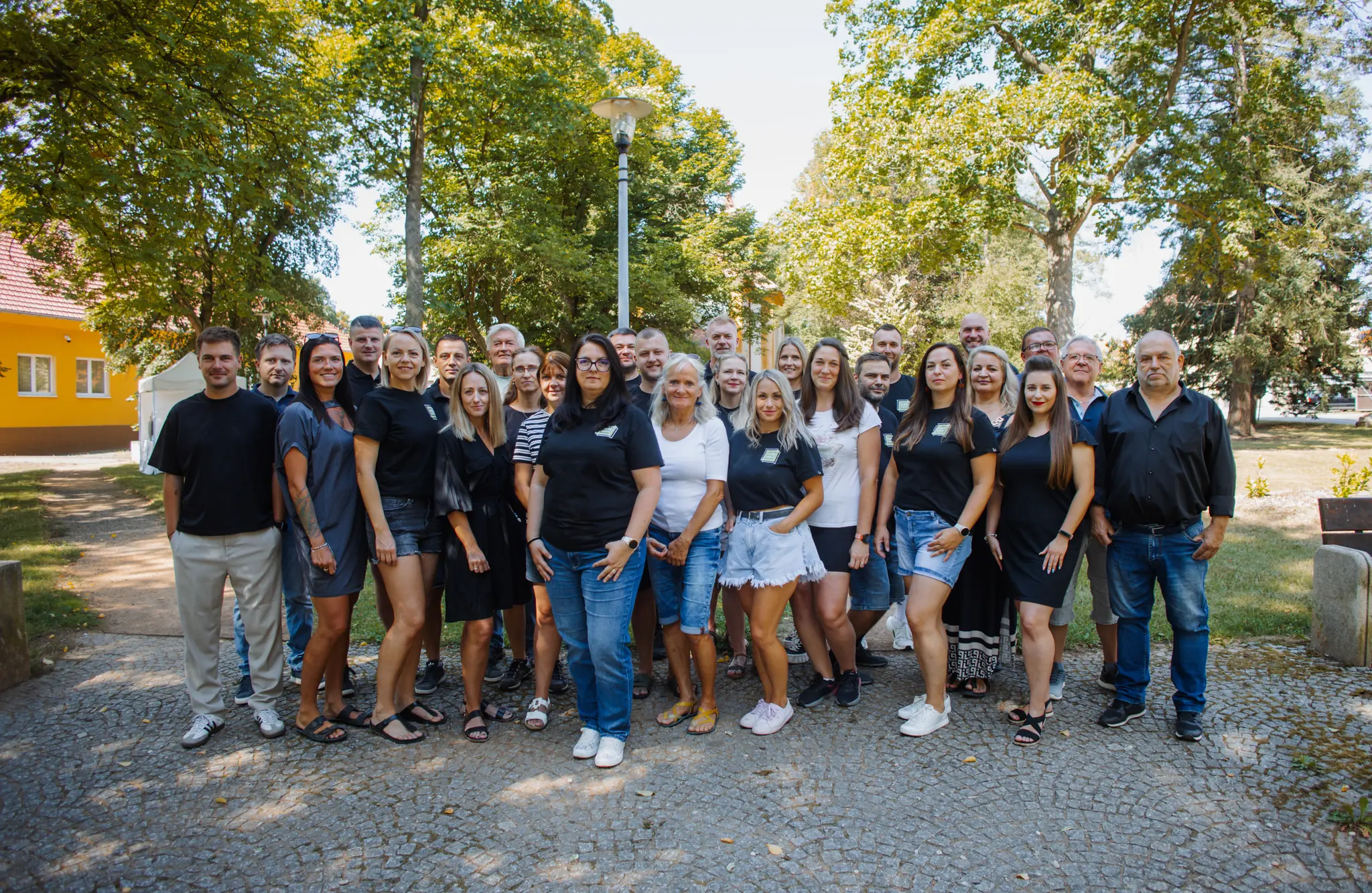 společná fotografie týmu Naše Lužná a Společně pro Lužnou na šířku